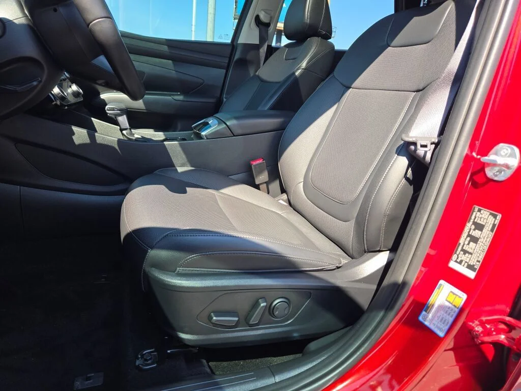 Used 2025 Red Hyundai SEL Convenience image 21