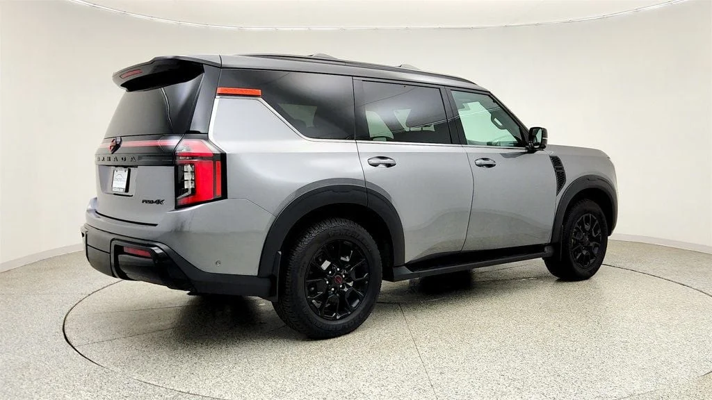 Used 2025 Gun Metallic/Super Black Nissan 4x4 PRO-4X w/ 2-Tone Roof image 5
