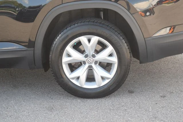 Used 2018 Black Volkswagen Launch Edition image 29