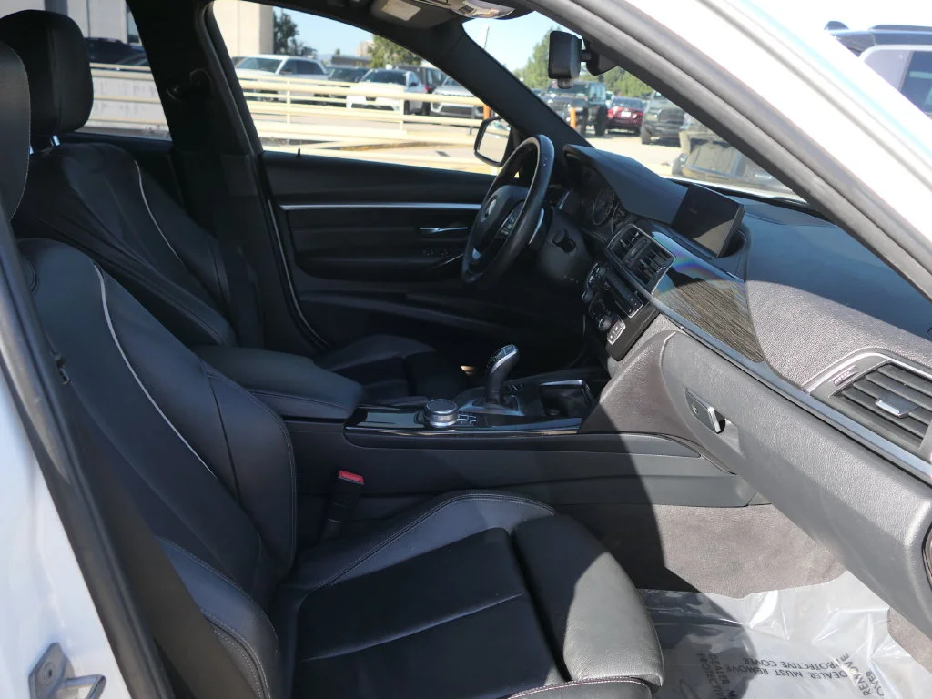 Used 2018 Alpine White BMW 330i image 29