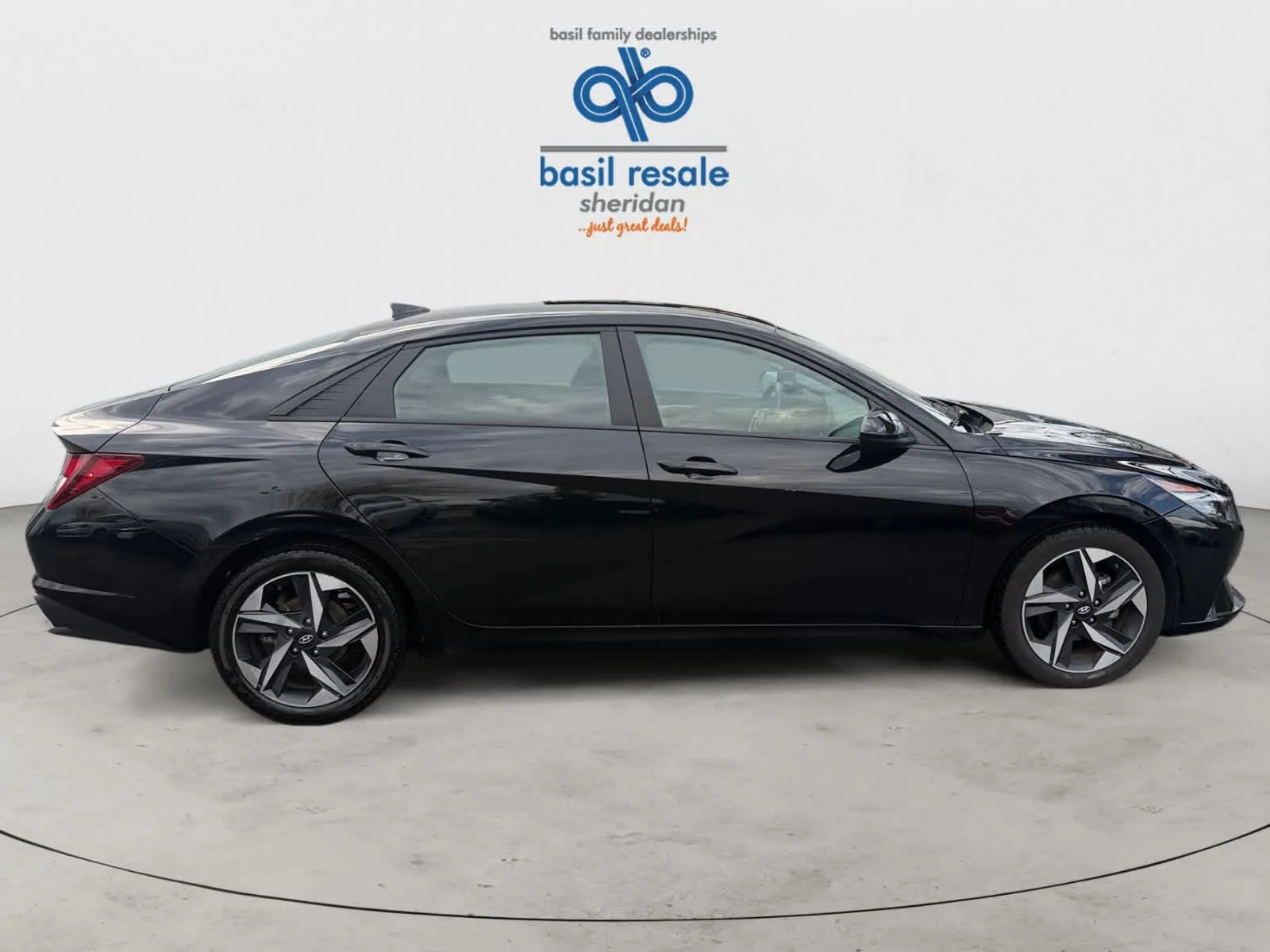 Used 2023 Phantom Black Hyundai SEL image 9
