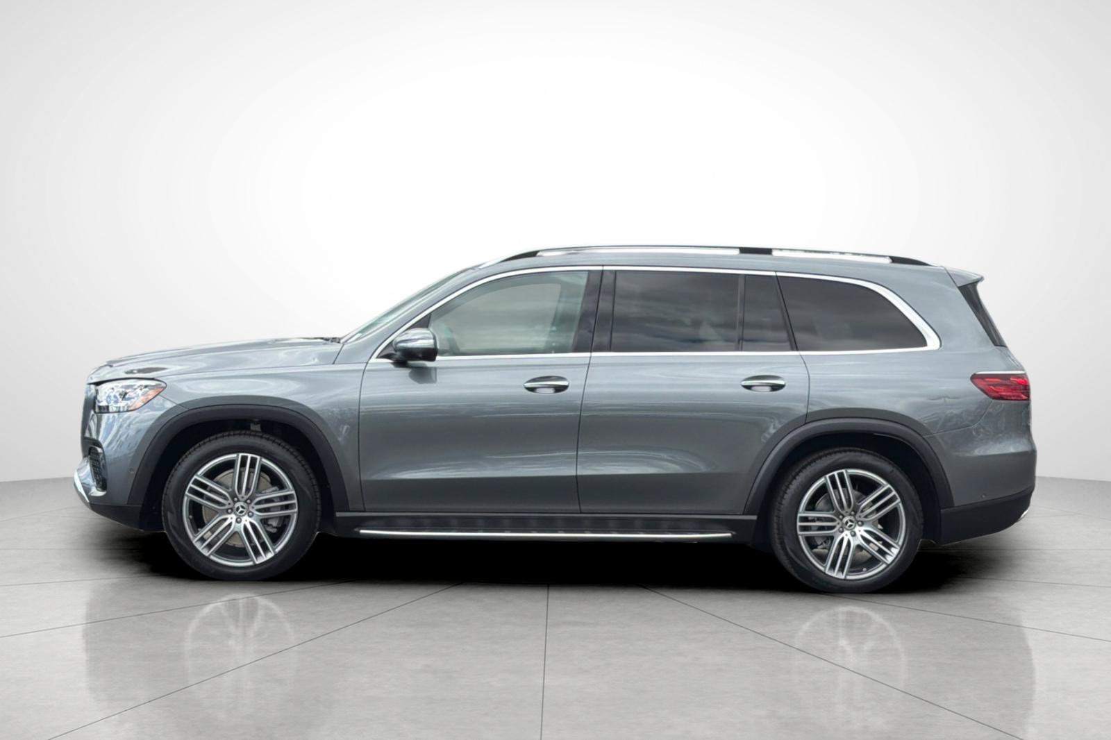 New 2026 Selenite Grey Metallic Mercedes-Benz GLS 450 image 31