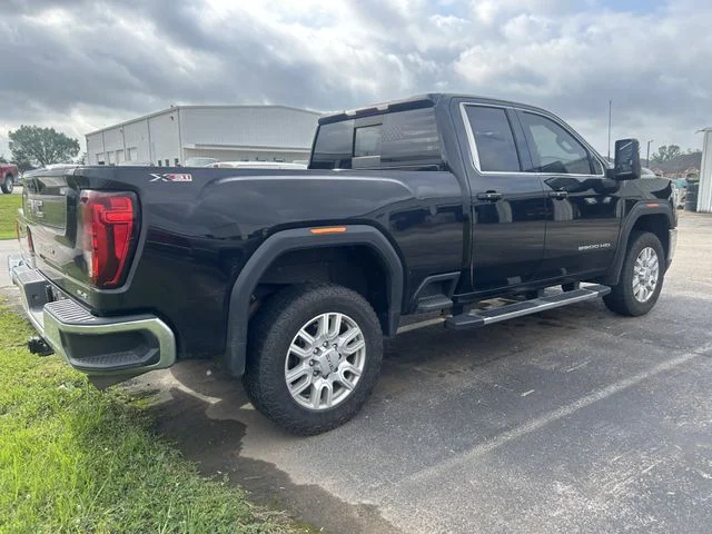 Used 2022 Onyx Black GMC SLE image 3