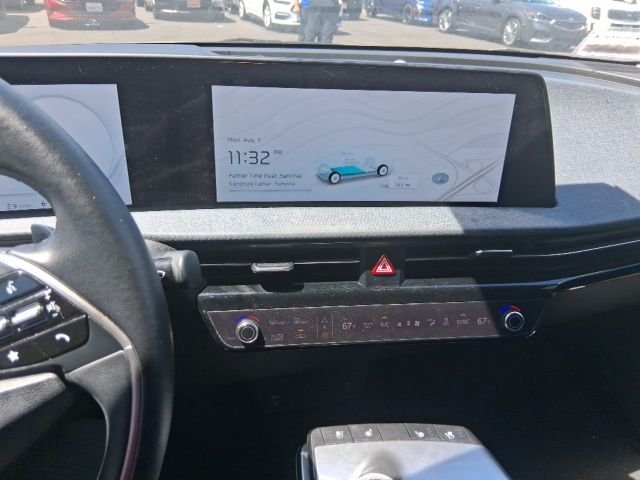 Certified Used 2024 White Kia Wind image 2
