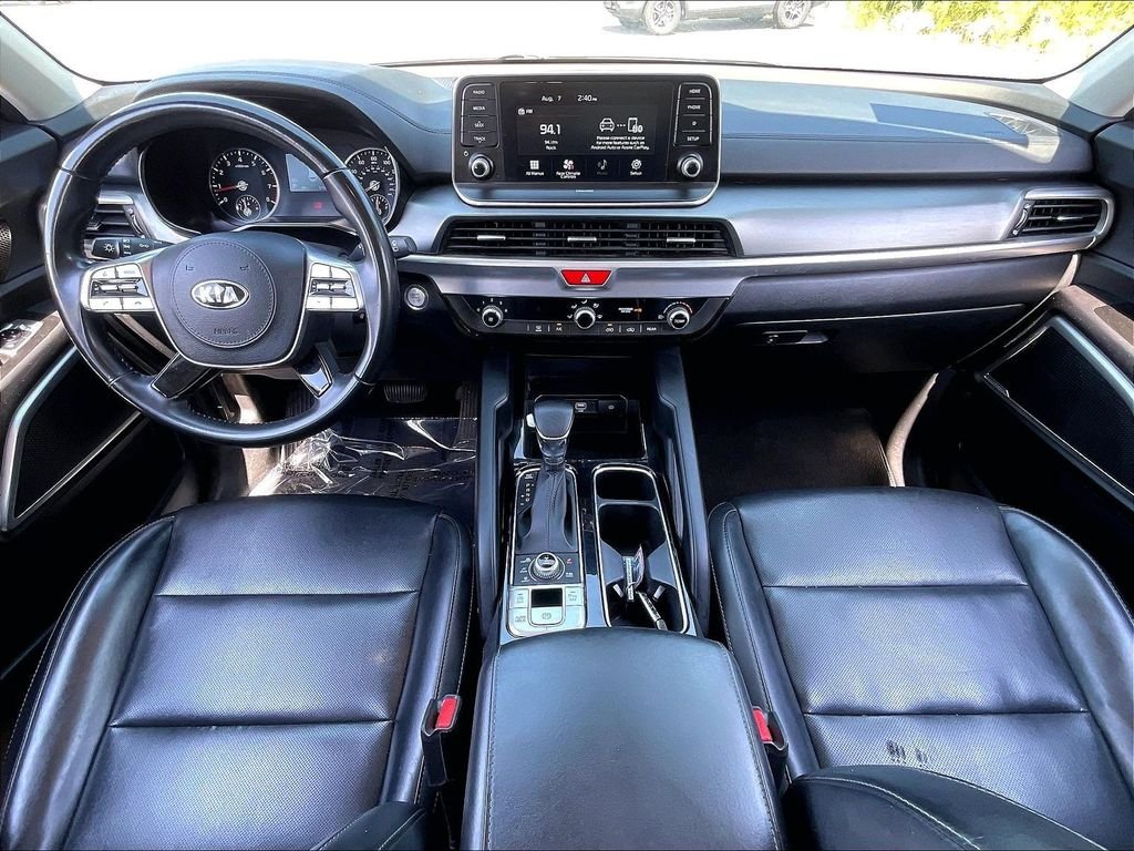 Used 2020 Snow White Pearl Kia LX image 21