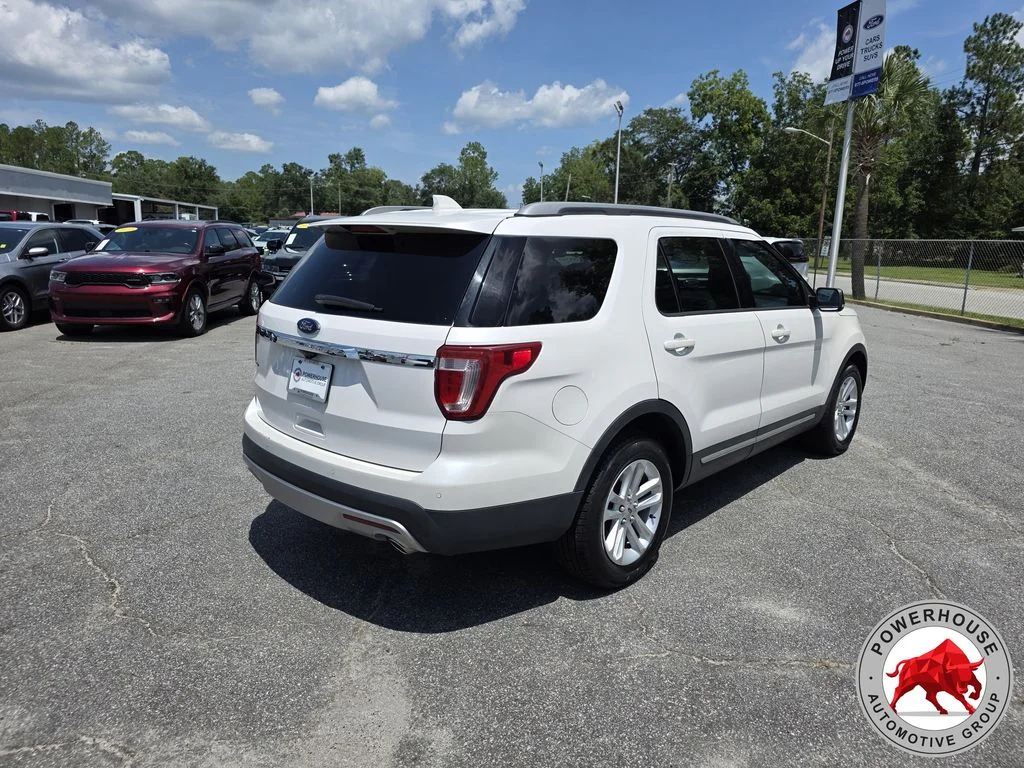 Used 2017 White Ford XLT image 5