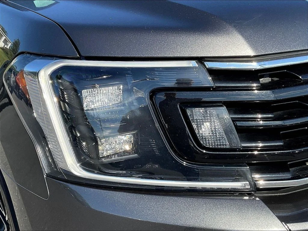 Used 2021 Magnetic Ford Limited image 34