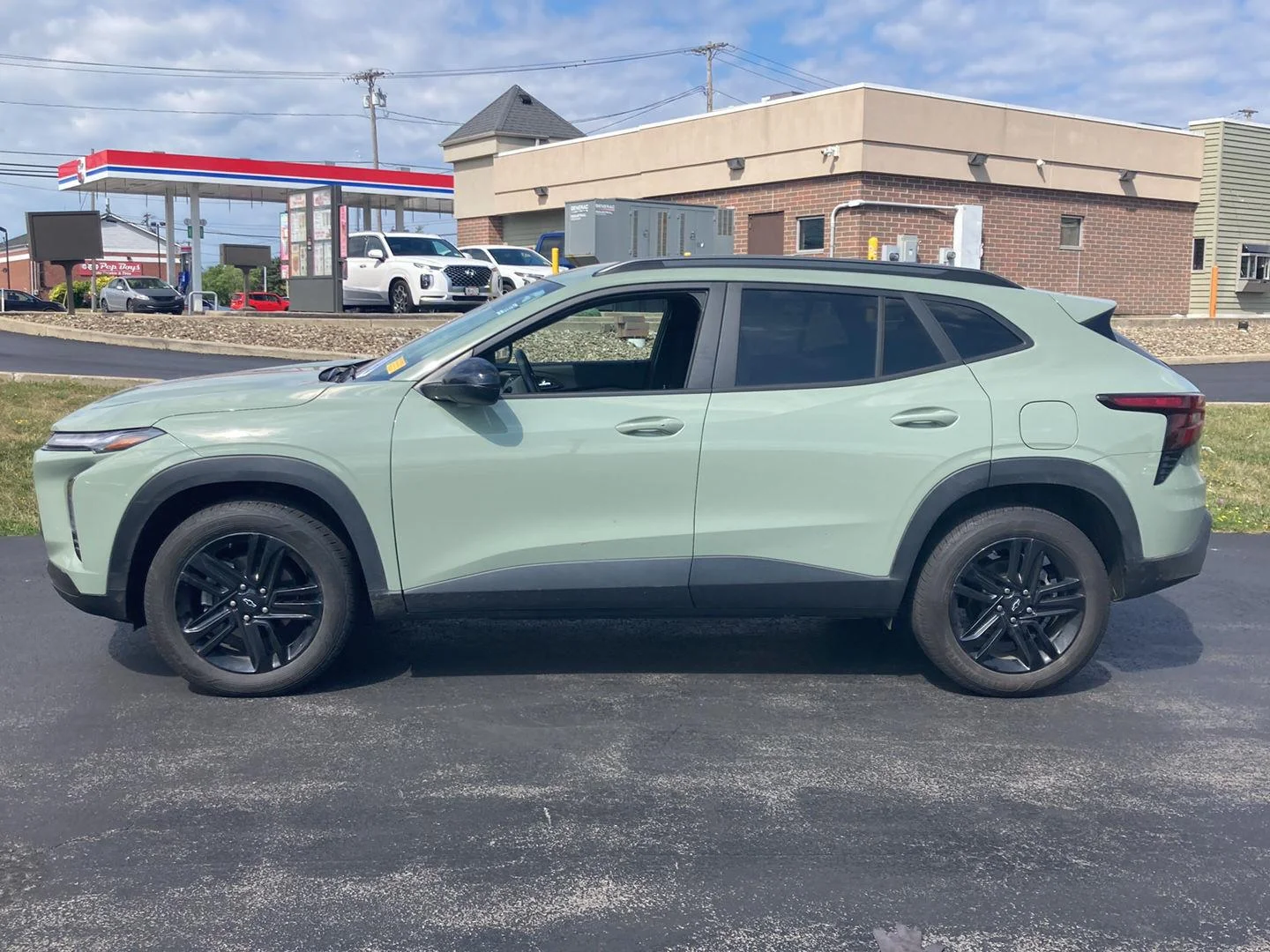 Used 2024 Cacti Green Chevrolet ACTIV image 4