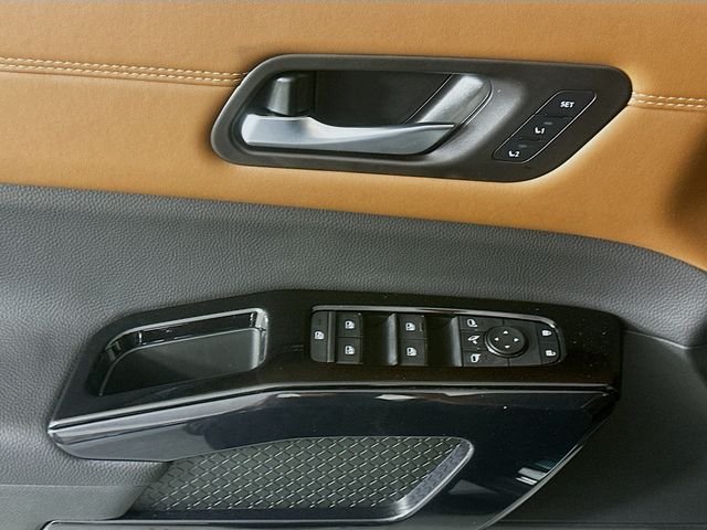 New 2026 Super Black Nissan Platinum image 17