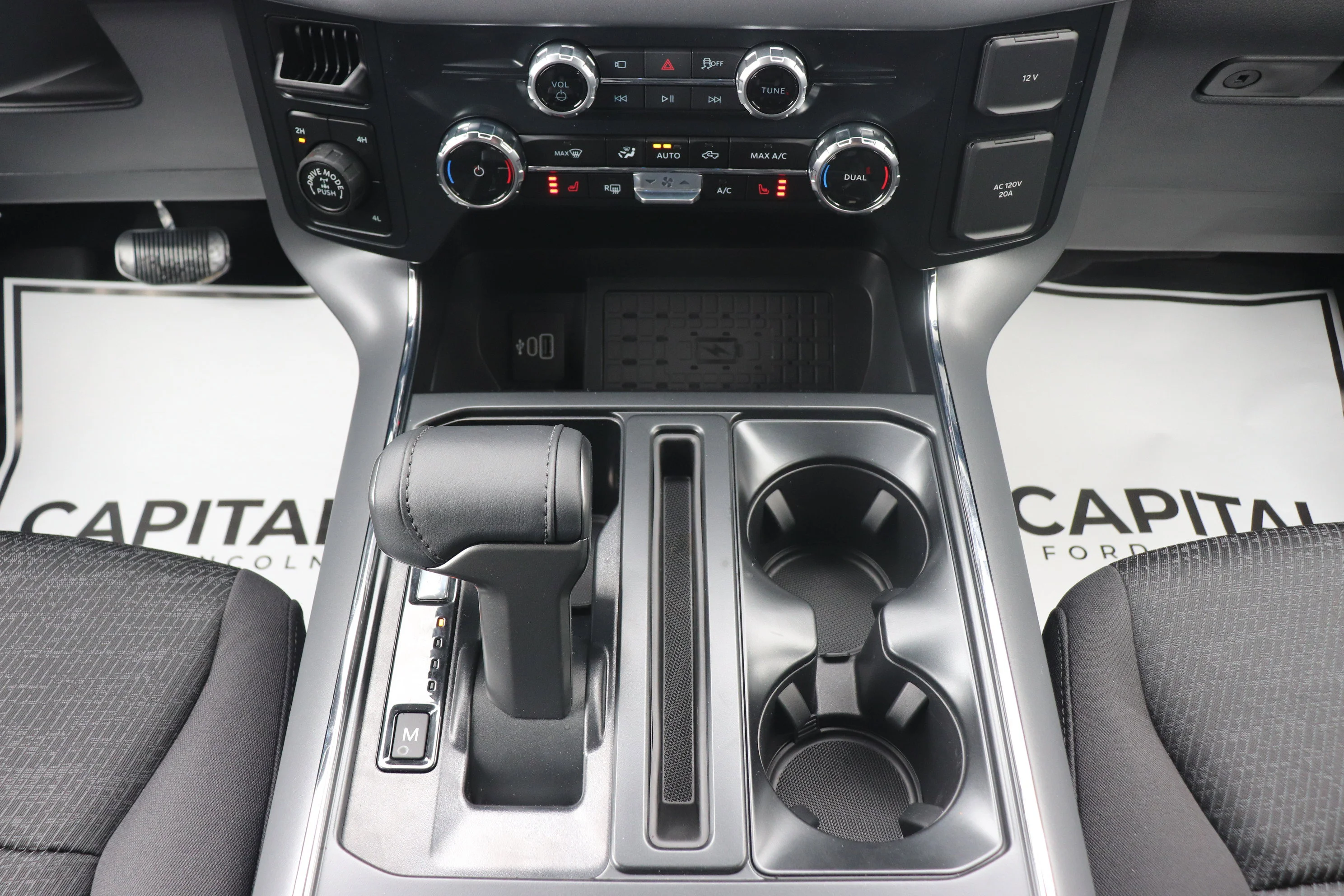 New 2026 AGATE BLACK METALLIC Ford XLT image 10