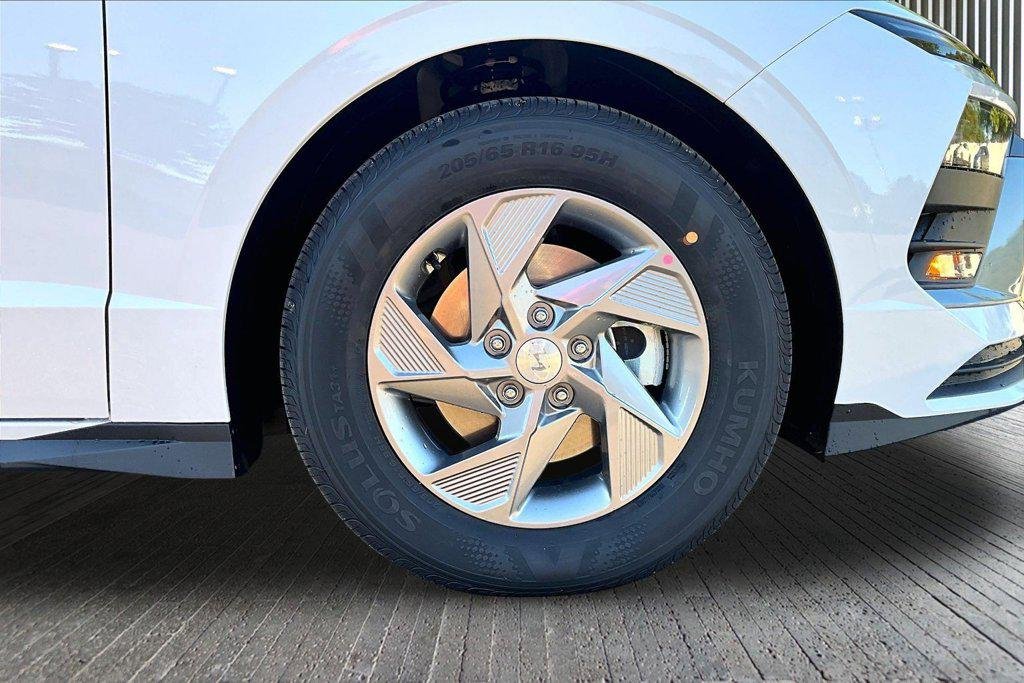 New 2027  Hyundai SE image 13