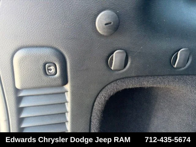 Used 2019 Gray Jeep Altitude image 27