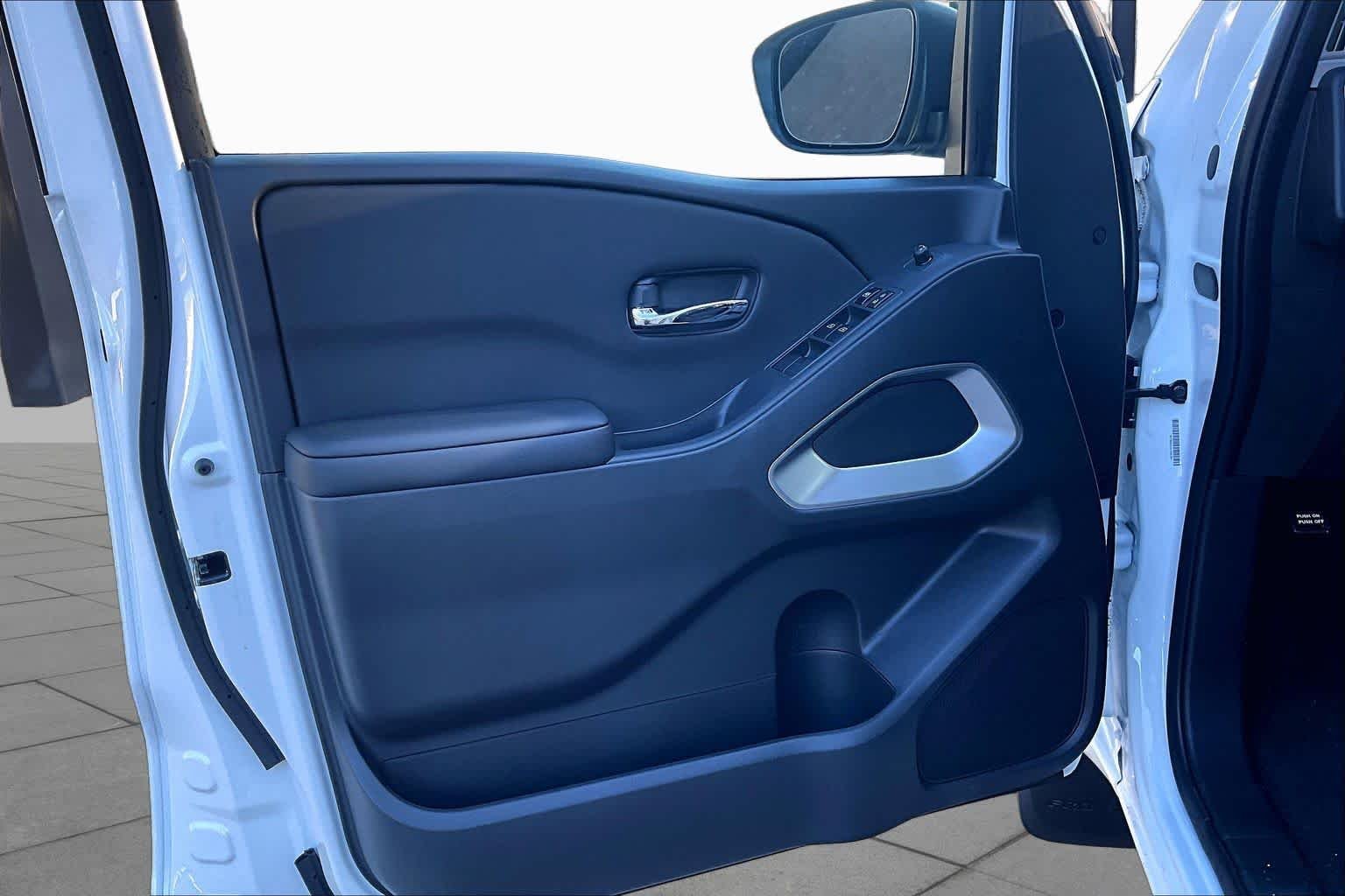 New 2027 Glacier White Nissan SV image 13