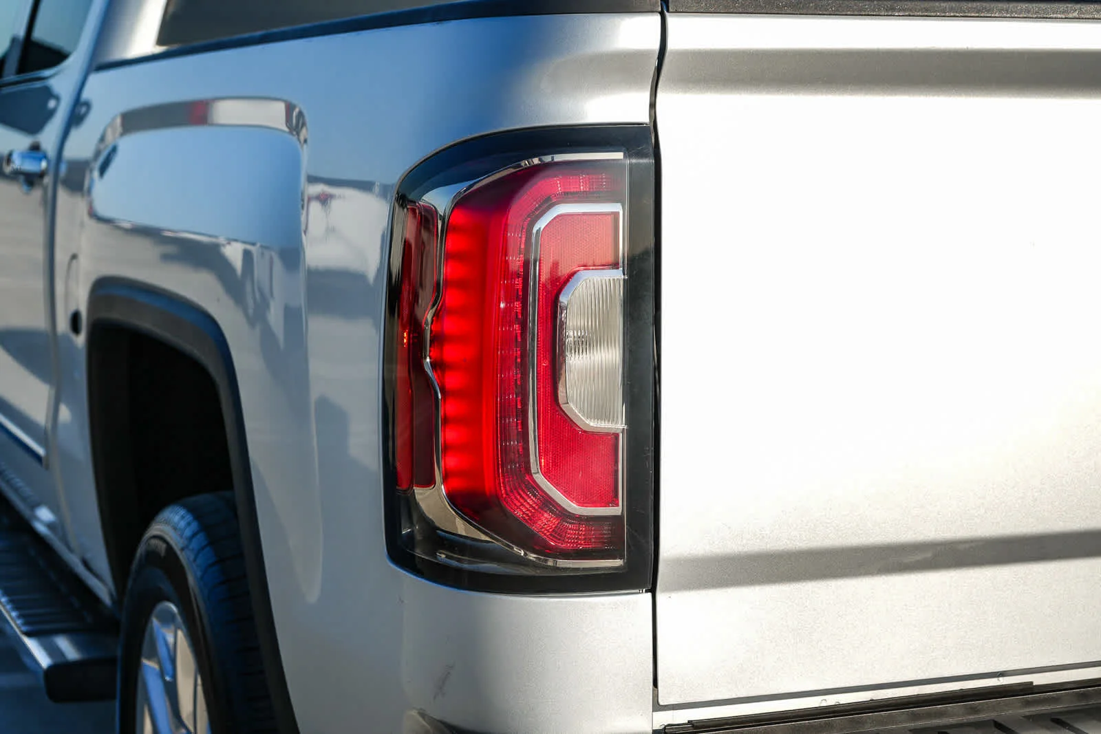Used 2016 Quicksilver Metallic GMC SLT image 9