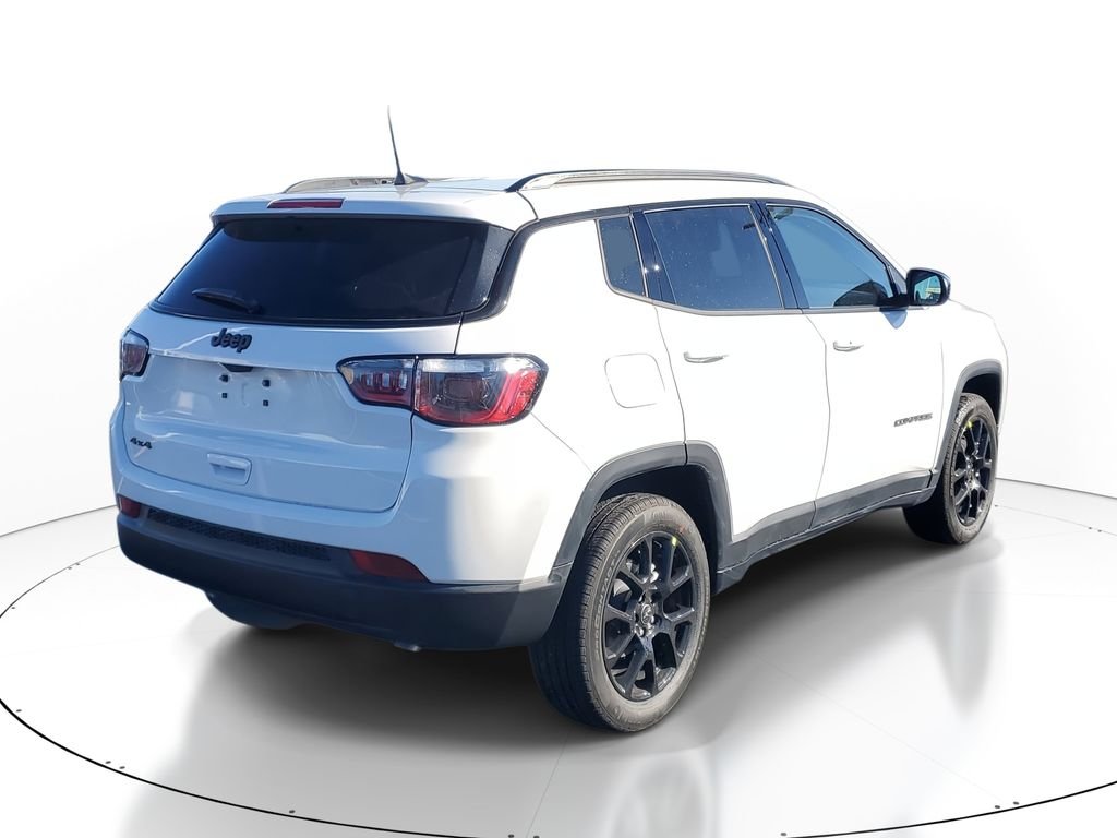 New 2026 Bright White Clearcoat Jeep Latitude image 3
