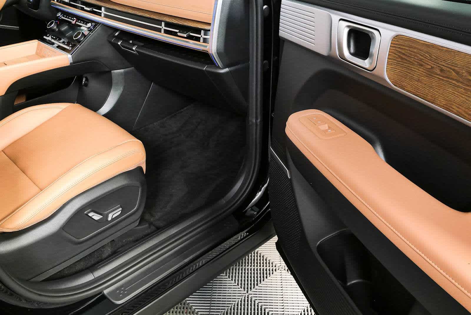 New 2026 Phantom Black Hyundai Limited FWD image 37