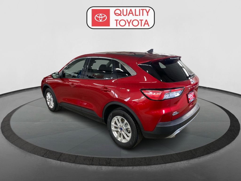 Used 2021 Red Ford SE image 4