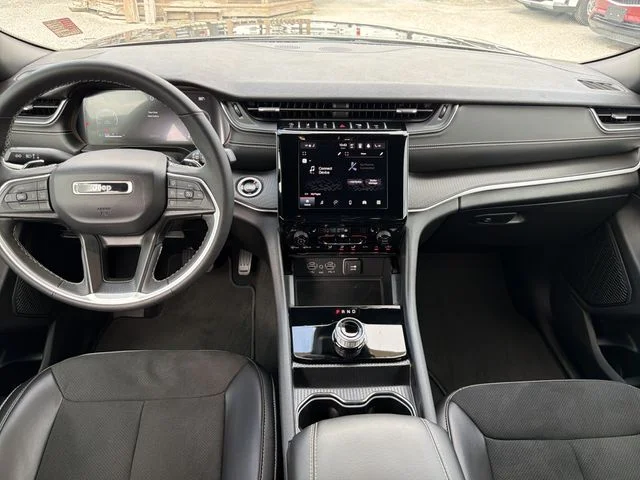 Used 2024 Gray Jeep Altitude image 12