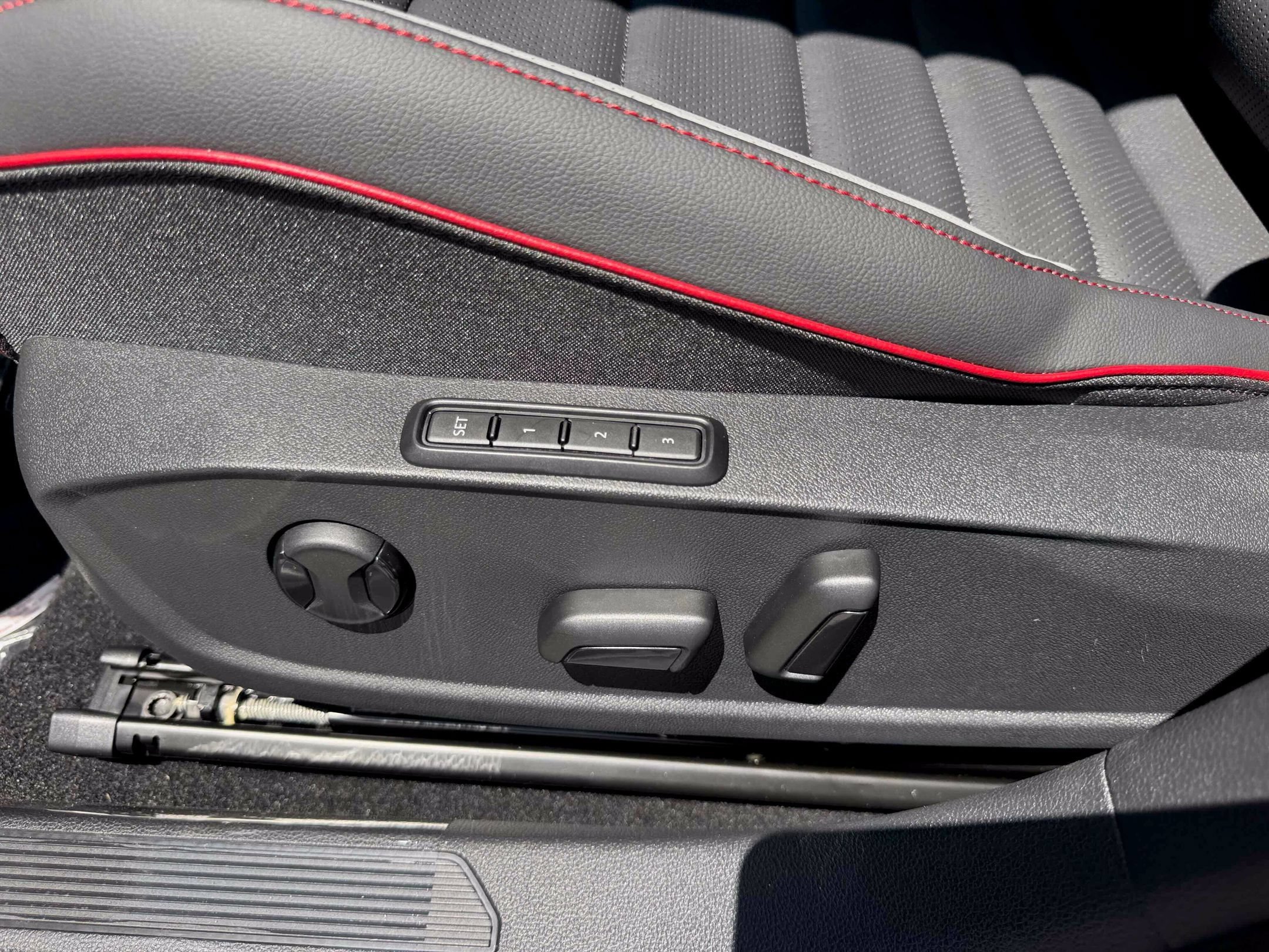 2025 Volkswagen Golf GTI SE - Photo 16