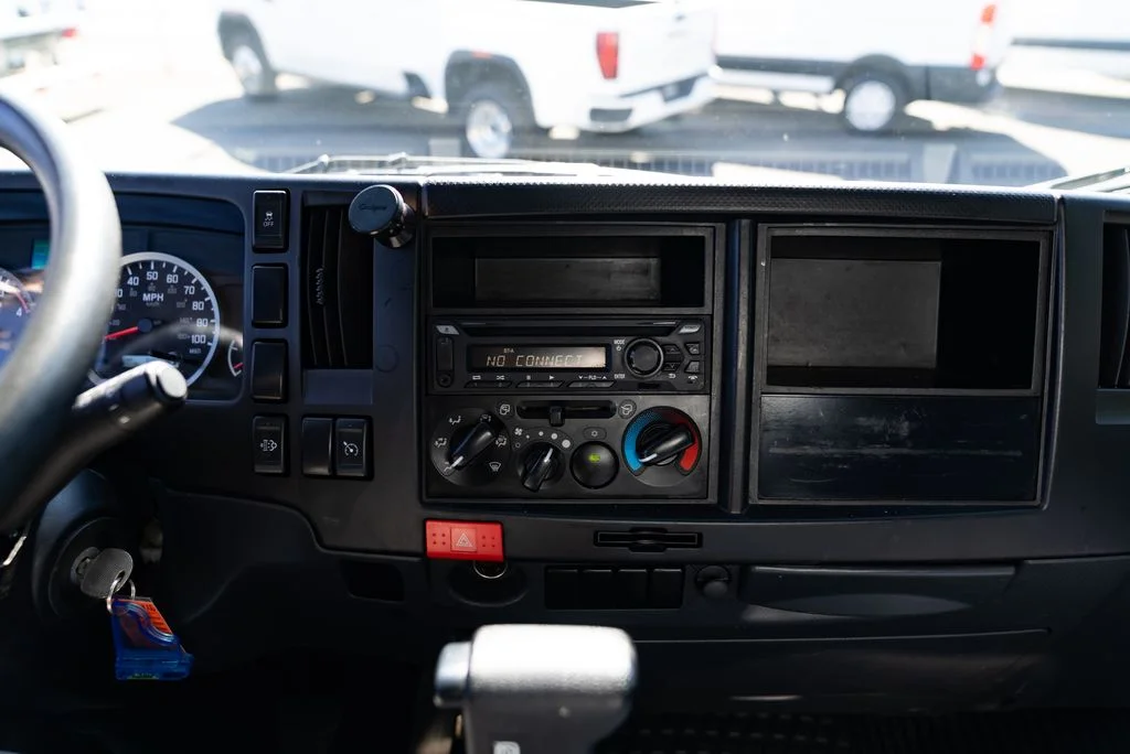 Used 2023  Isuzu  image 13