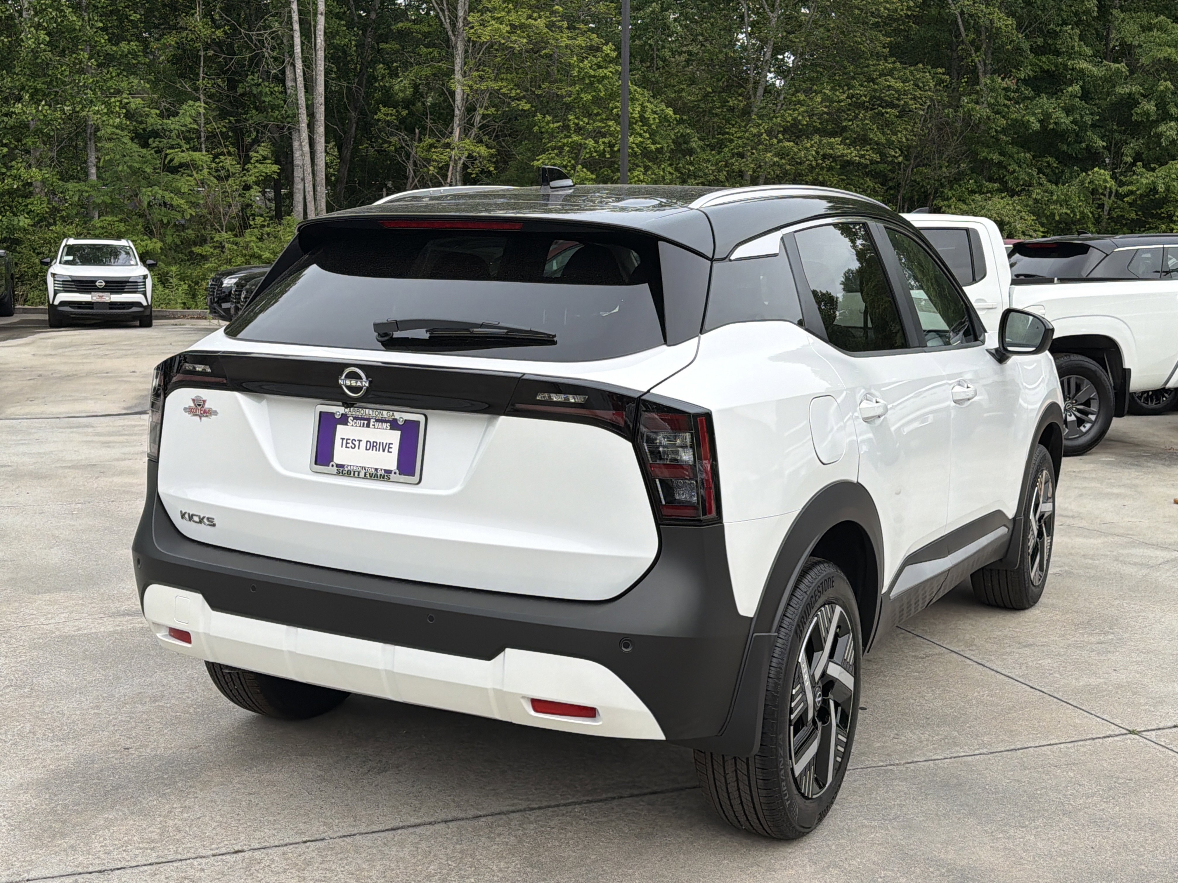 New 2026 Aspen White Tricoat/Super Black Nissan SV image 8