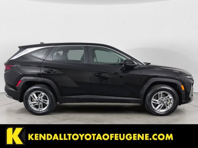 Used 2025 Black Hyundai SE image 4