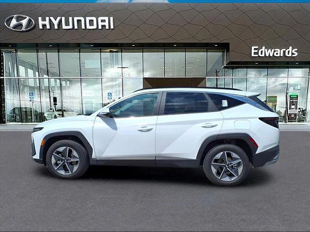 New 2025 White Hyundai SEL Convenience image 3