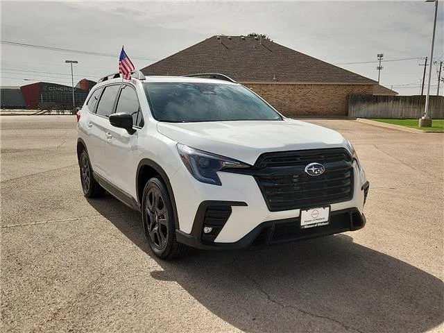 Used 2025 Crystal White Pearl Subaru Onyx Edition 7-Passenger All-Wheel Drive image 5