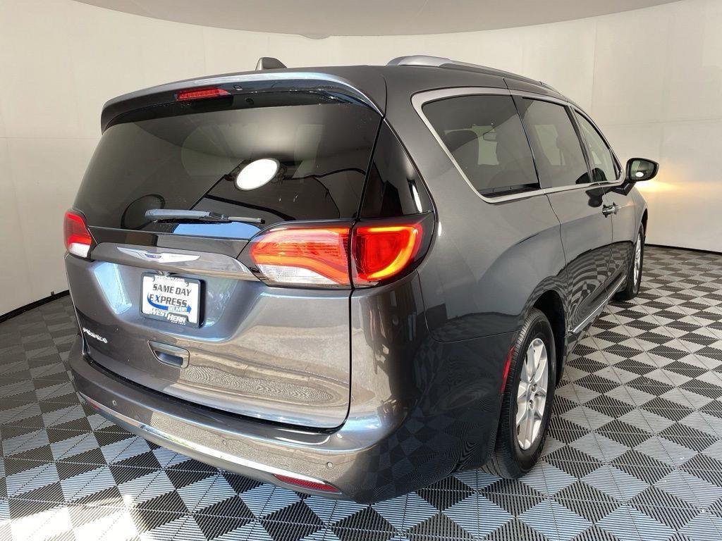 Used 2020 Crystal Metallic Chrysler Touring L image 24