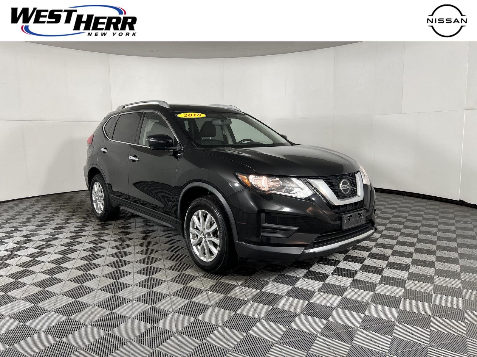 Used 2018 Black Nissan  image 1