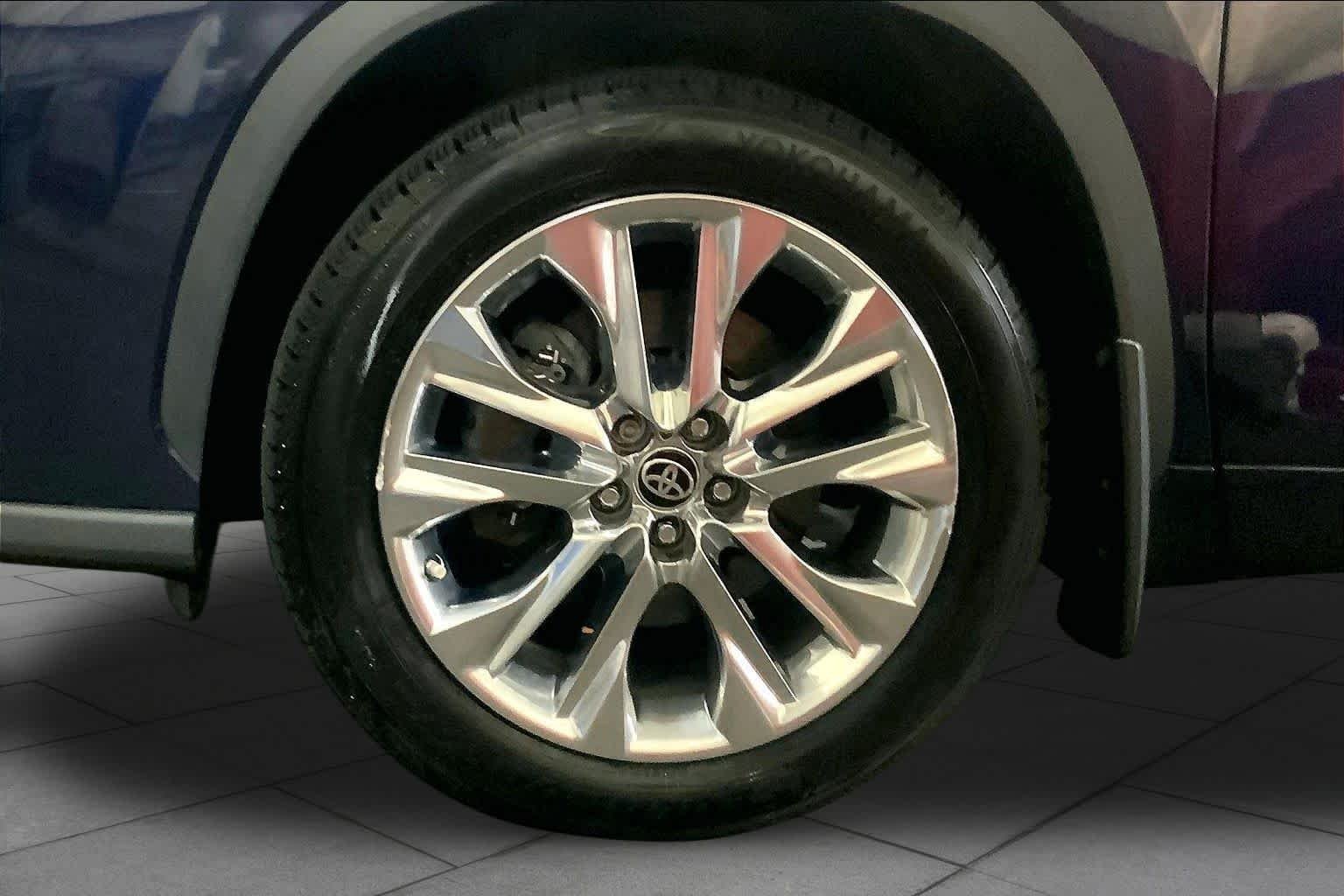 Used 2023 Blueprint Toyota Limited image 11