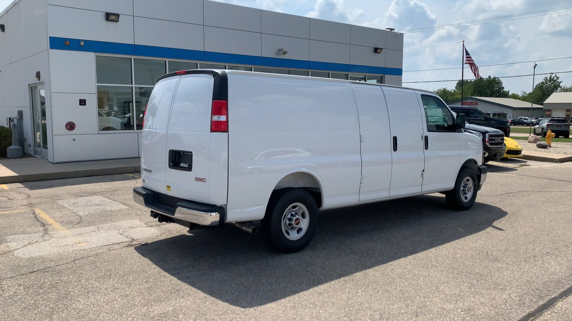 New 2025 Summit White GMC Work Van image 32