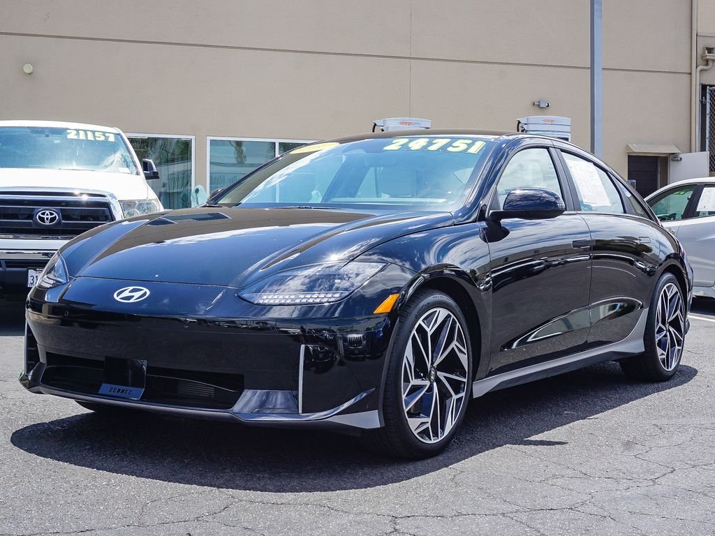Used 2023 Black Hyundai SEL image 3