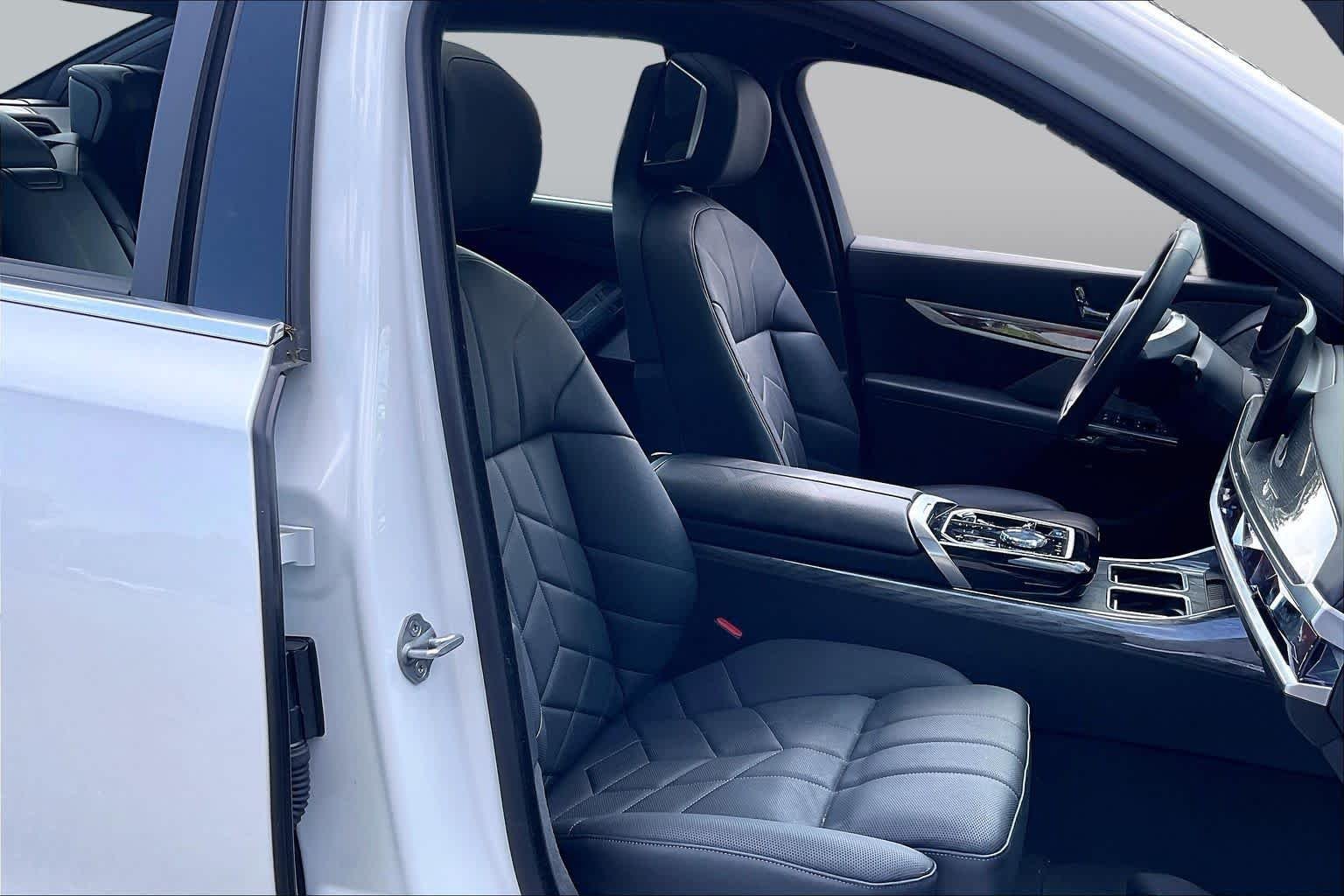 Pre-Owned 2024 BMW I7 EDrive50
