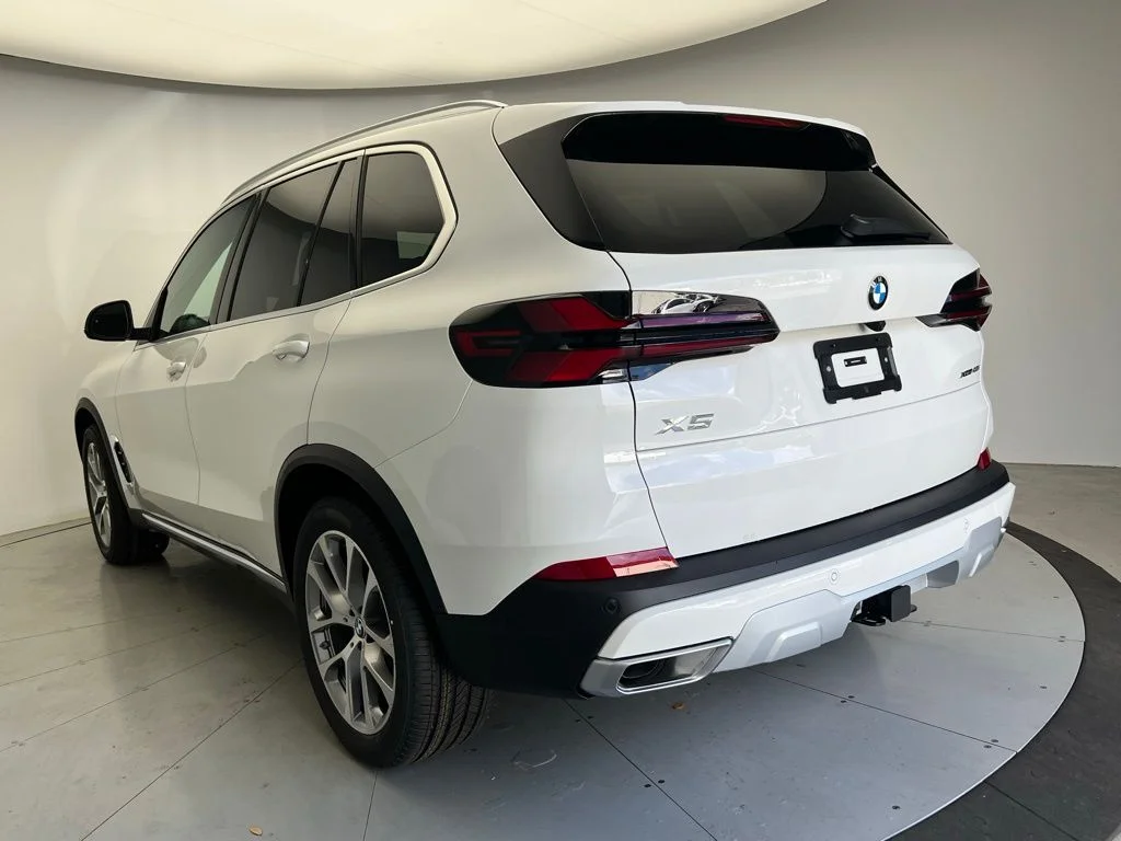 New 2026 Alpine White BMW xDrive40i image 4