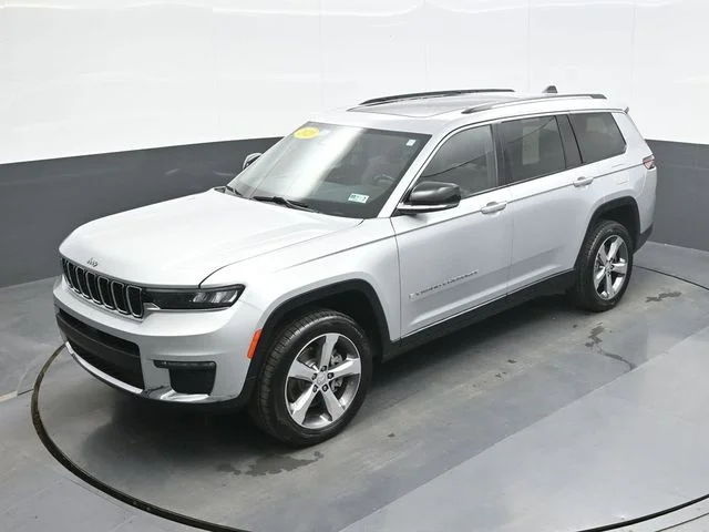 Used 2021 Silver Jeep Limited image 13