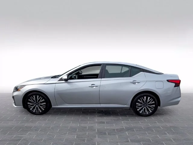 Used 2023 Silver Nissan 2.5 SV image 4