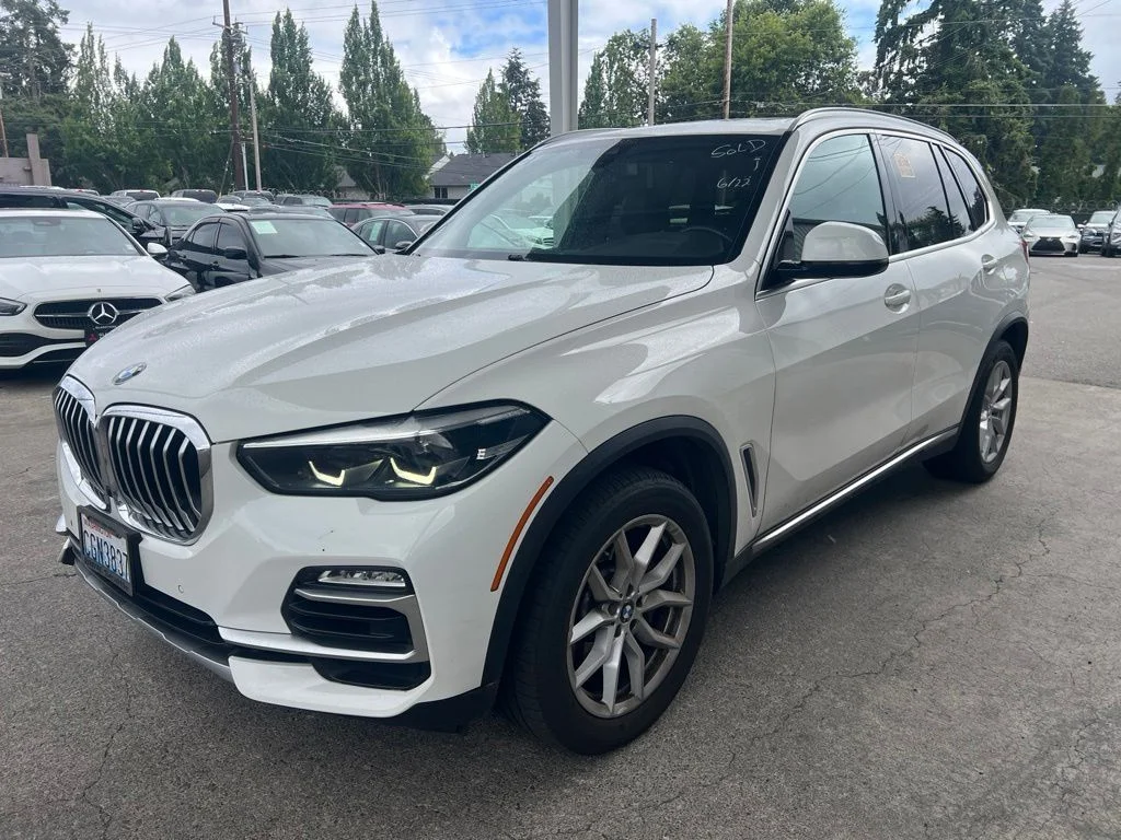 Used 2019 White BMW xDrive40i image 2
