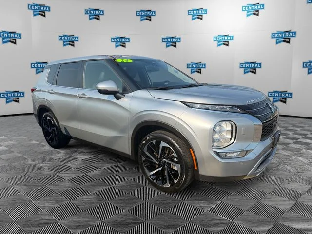 Used 2024 Silver Mitsubishi SE image 7