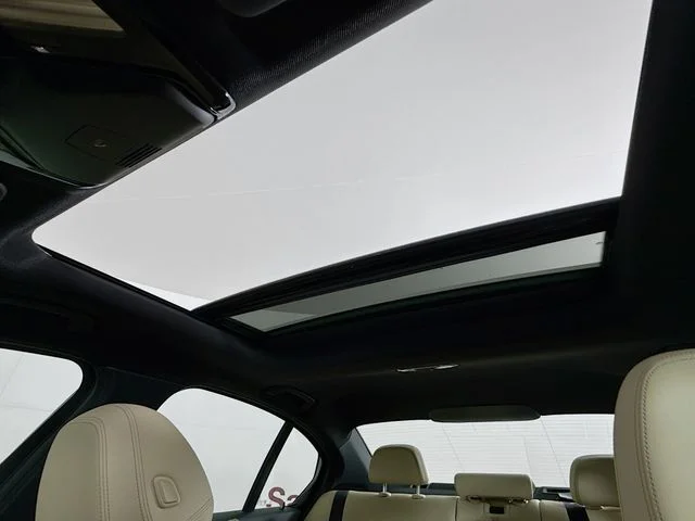 2025 BMW 3 Series 330i - Photo 22