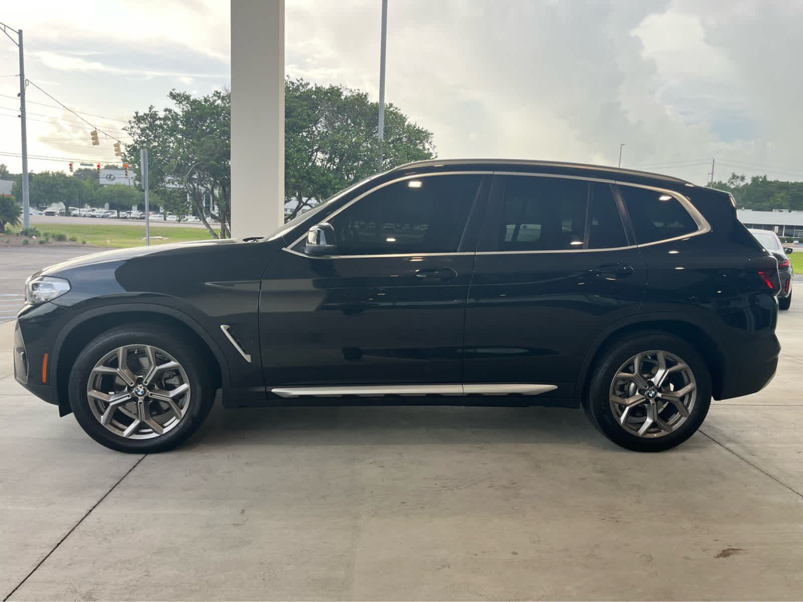 Used 2023 Black Sapphire Metallic BMW sDrive30i image 6
