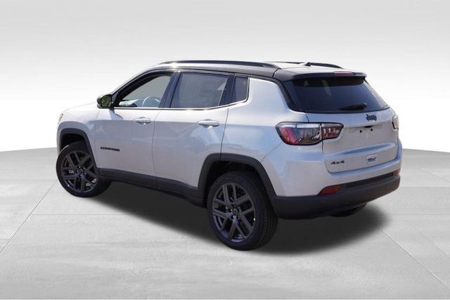 New 2026 Silver Zynith Metallic Clear-Coat Exterior Paint Jeep Limited image 5