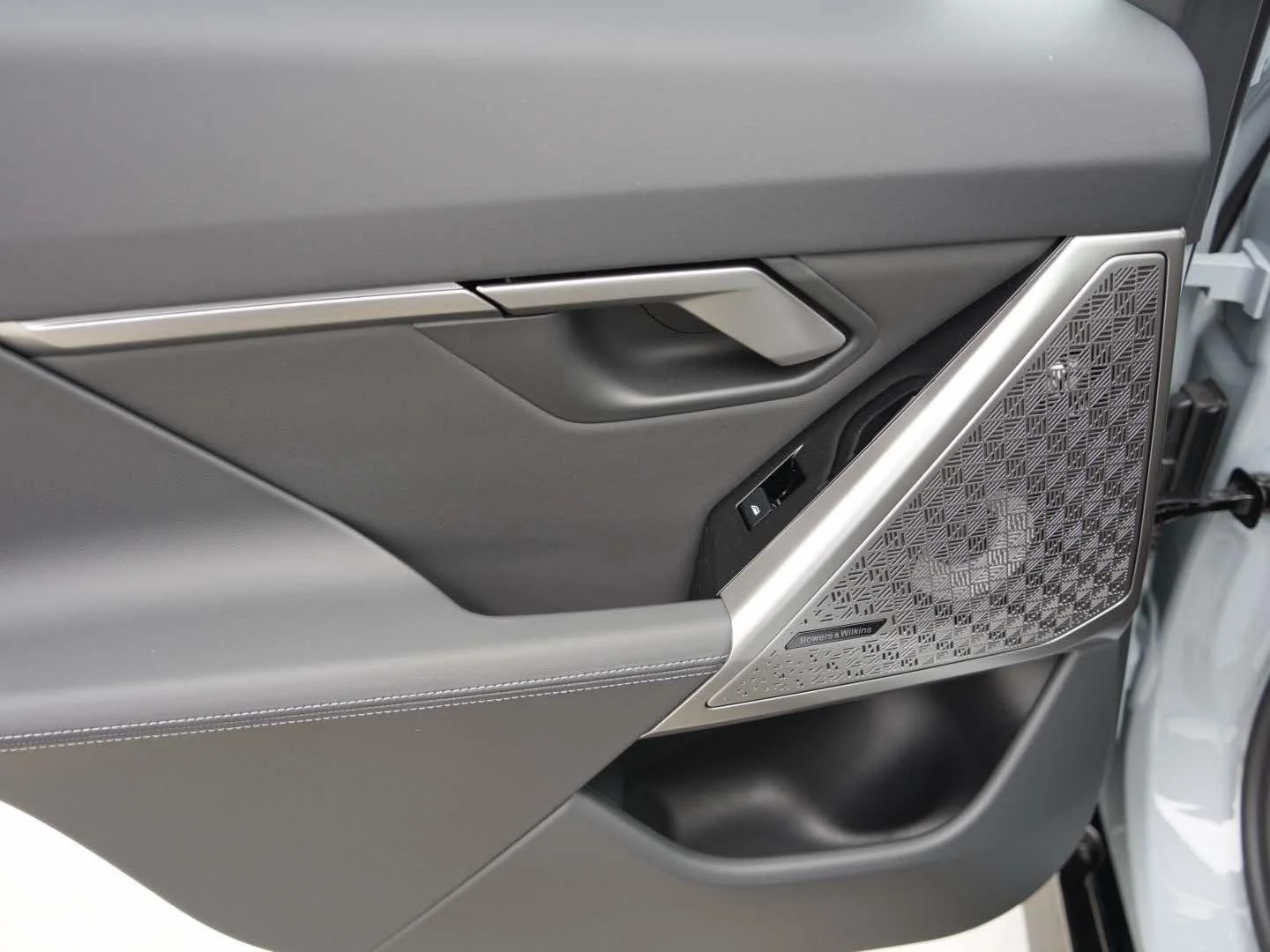New 2026 Brooklyn Grey Metallic BMW M60 image 7