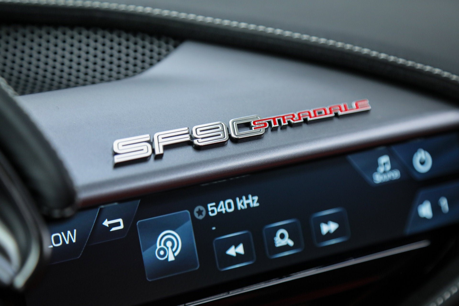 Used 2022 Grigio Titanio Ferrari  image 34