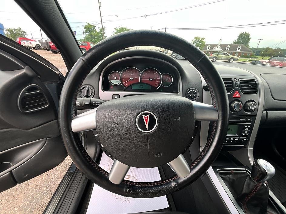 Used 2006 Gray Pontiac Base image 31