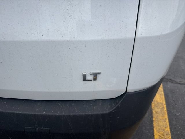 Used 2024 Summit White Chevrolet LT Cloth image 4