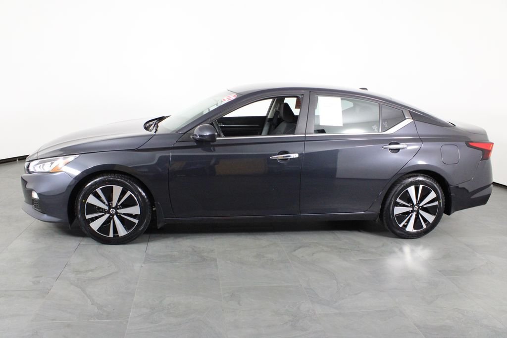 Used 2022 Blue Nissan 2.5 SV image 13