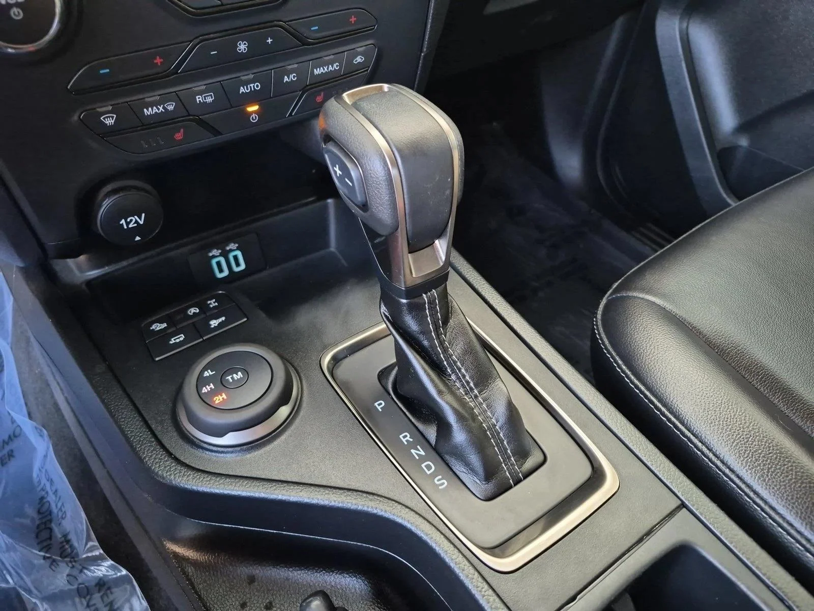 Used 2022 Cactus Gray Ford XLT image 16