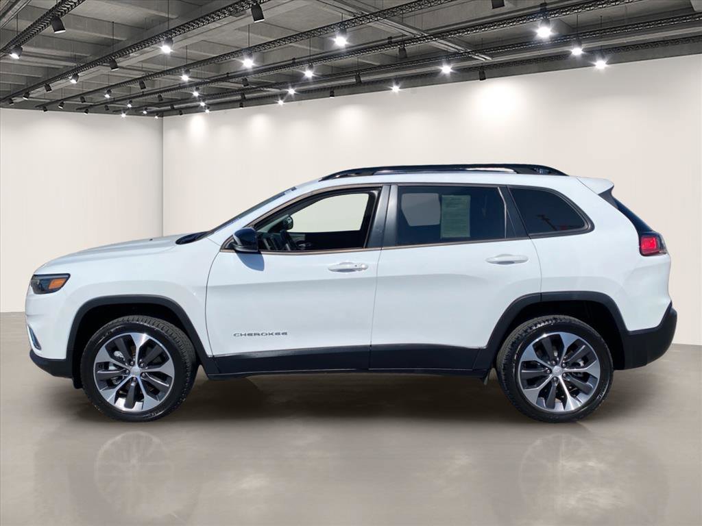 Used 2022 Bright White Clearcoat Jeep Limited image 4
