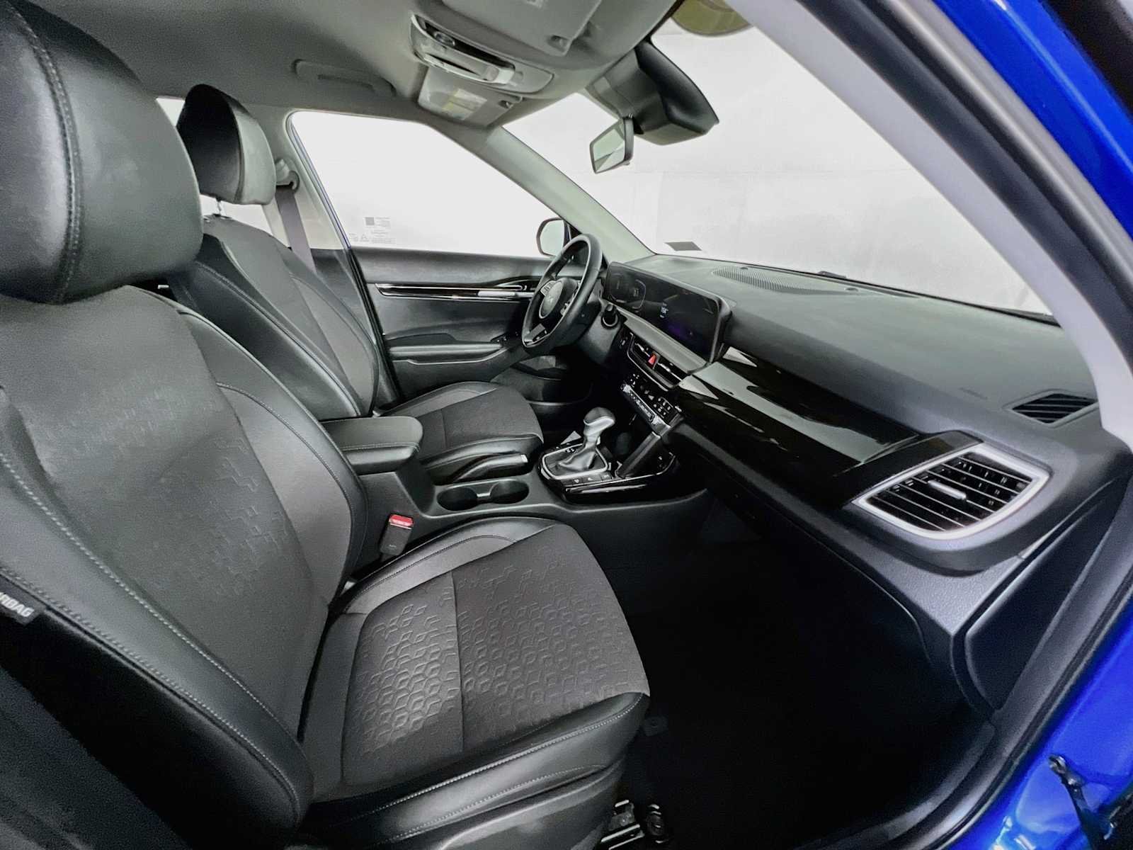 Used 2025 Neptune Blue Kia S image 27